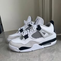 White Jordan 3 Sneaker - classic white and grey colorway